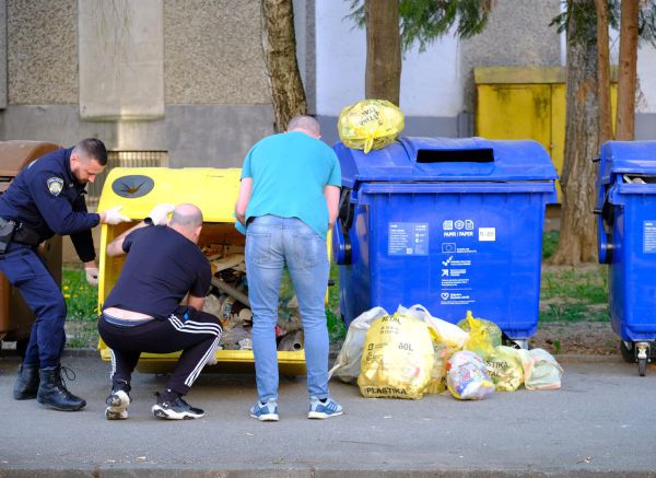 Zagreb: Policijski očevid u zgradi na Vrbanima gdje je pronađeno tijelo žene