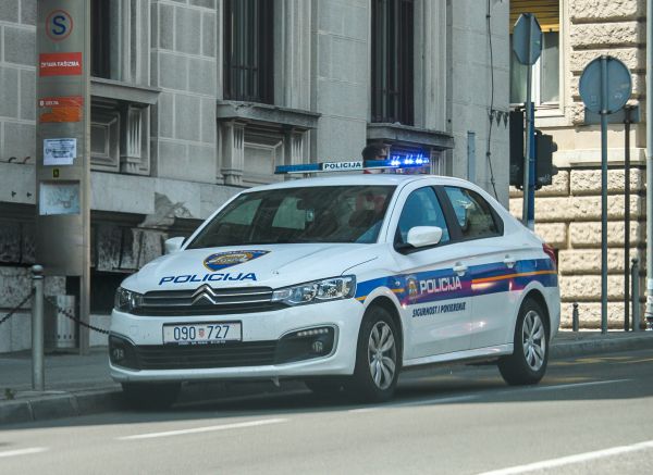 Policija auto 111