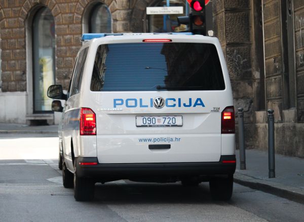 Policija auto 333