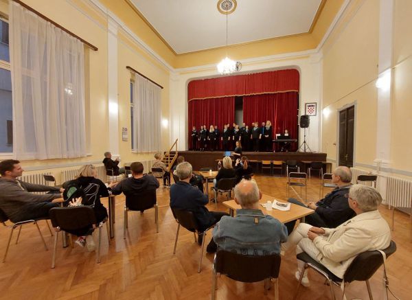 Prisutni-mještani-pri-održavanju-programa