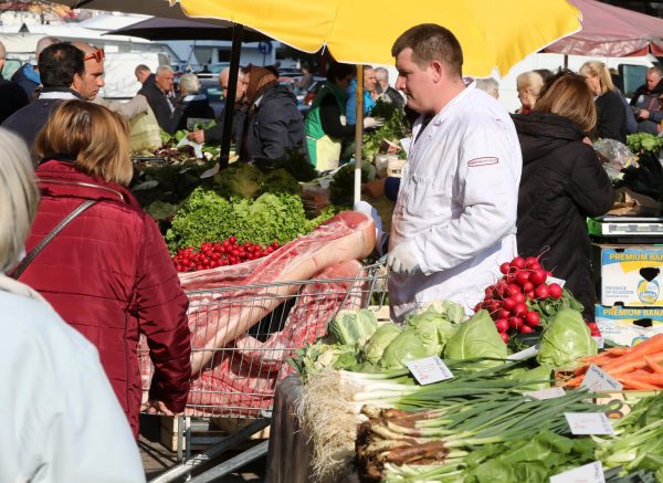 Rijeka: Dostava svježeg mesa u mesnice na tržnici