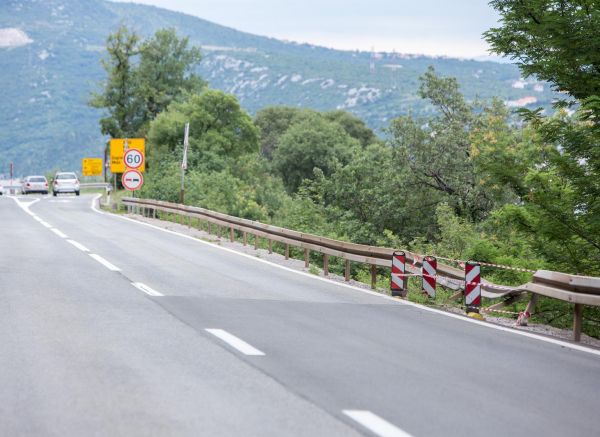 Bakar: Na Jadranskoj magistrali automobil sletio u provaliju