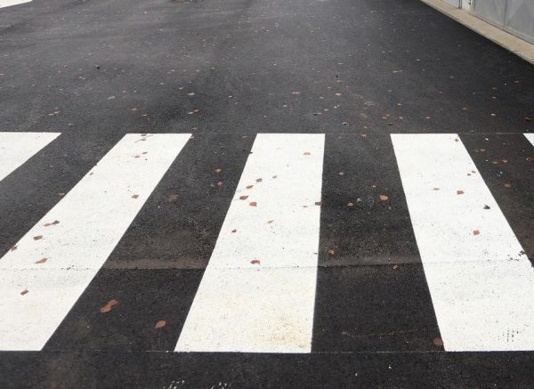 Karlovac: Rješenje na novouređenoj ulici – zebra vodi ravno u nečiju garažu