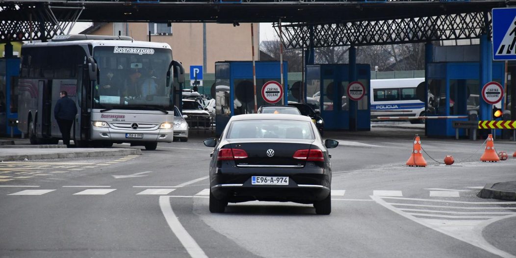 Slavonski Brod: Pojačan promet iz smjera BiH na graničnom prijelazu u Slavonskom Brodu Slavonski Brod: Pojačan promet iz smjera BiH na graničnom prijelazu u Slavonskom Brodu