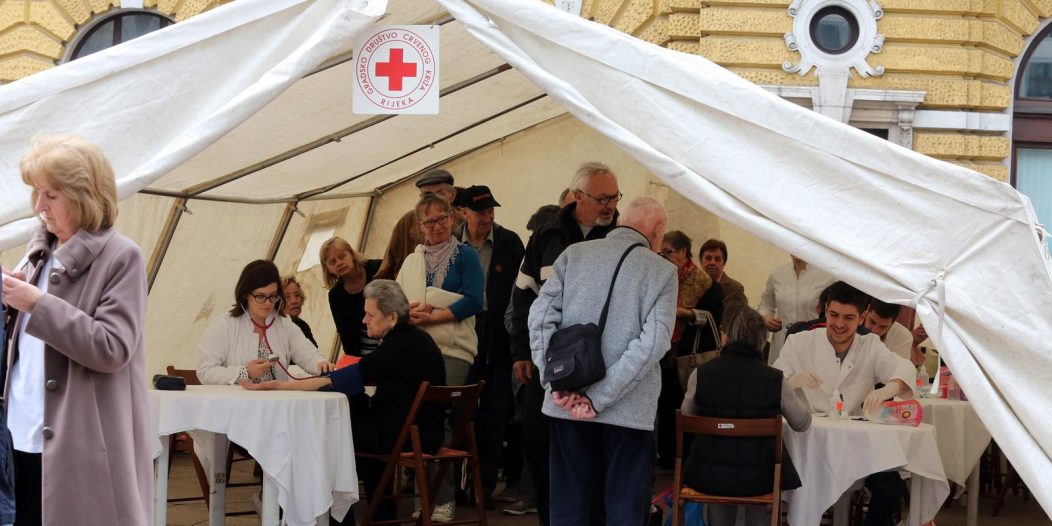 Rijeka: Povodom 11. Dana zdravlja građani mjerili tlak i šećer u krvi Rijeka: Povodom 11. Dana zdravlja građani mjerili tlak i šećer u krvi