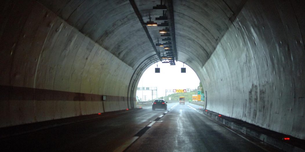 Rijeka: Zbog nesre?e u tunelu Hrasten na autocesti usporen promet Rijeka: Zbog nesre?e u tunelu Hrasten na autocesti usporen promet