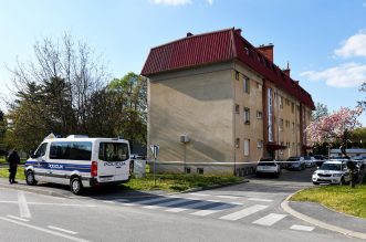 Policijski očevid u Ivancu gdje je pronađeno žensko i muško tijelo Policijski očevid u Ivancu gdje je pronađeno žensko i muško tijelo