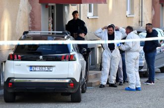 Policijski očevid u Ivancu gdje je pronađeno žensko i muško tijelo Policijski očevid u Ivancu gdje je pronađeno žensko i muško tijelo