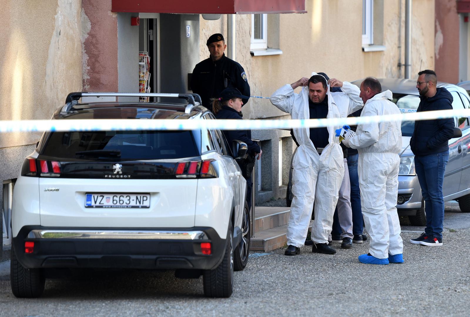 Policijski očevid u Ivancu gdje je pronađeno žensko i muško tijelo Policijski očevid u Ivancu gdje je pronađeno žensko i muško tijelo
