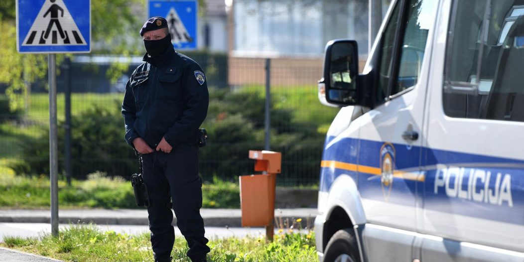 Policijski očevid u Ivancu gdje je pronađeno žensko i muško tijelo Policijski očevid u Ivancu gdje je pronađeno žensko i muško tijelo