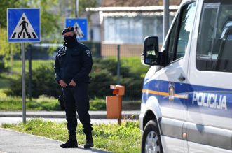 Policijski očevid u Ivancu gdje je pronađeno žensko i muško tijelo Policijski očevid u Ivancu gdje je pronađeno žensko i muško tijelo