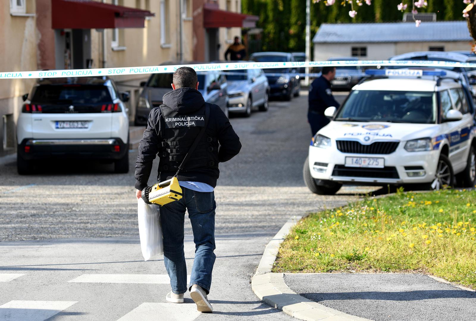 Policijski očevid u Ivancu gdje je pronađeno žensko i muško tijelo Policijski očevid u Ivancu gdje je pronađeno žensko i muško tijelo