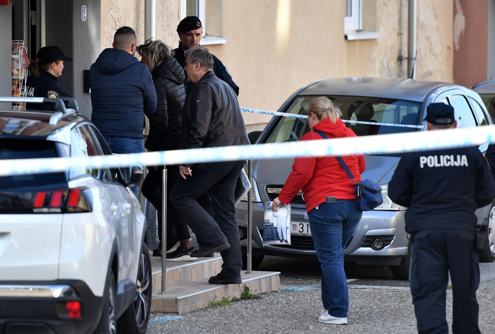 Policijski očevid u Ivancu gdje je pronađeno žensko i muško tijelo Policijski očevid u Ivancu gdje je pronađeno žensko i muško tijelo