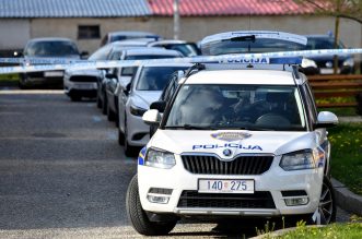 Policijski očevid u Ivancu gdje je pronađeno žensko i muško tijelo Policijski očevid u Ivancu gdje je pronađeno žensko i muško tijelo