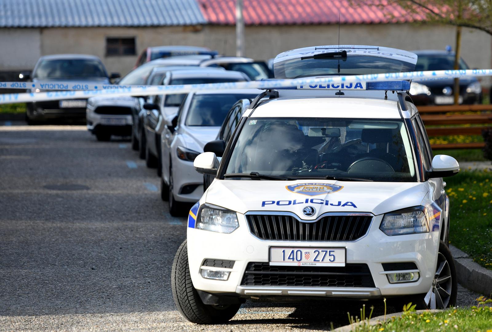 Policijski očevid u Ivancu gdje je pronađeno žensko i muško tijelo Policijski očevid u Ivancu gdje je pronađeno žensko i muško tijelo