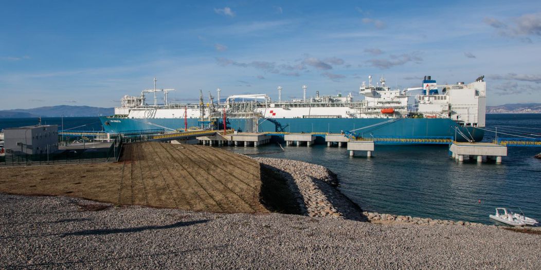 LNG terminal na Krku Hrvatskoj osigurava neophodne količine plina u trenutku kada SAD i EU donose sankcije za Rusiju LNG terminal na Krku Hrvatskoj osigurava neophodne količine plina u trenutku kada SAD i EU donose sankcije za Rusiju