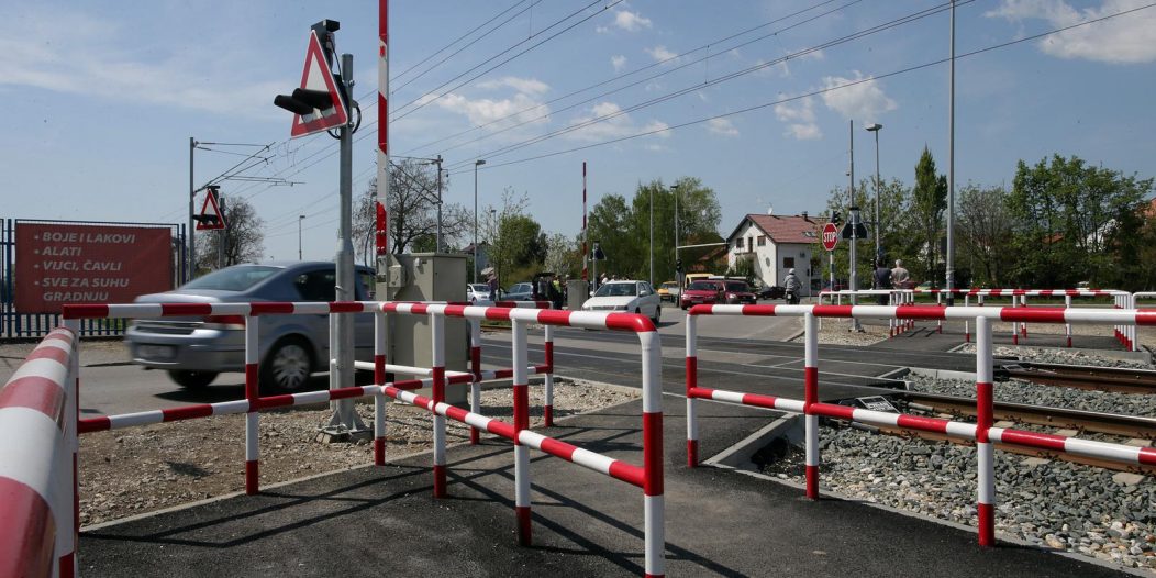 Zagreb: Akcija H-a “Vlak je uvijek bri” na novom prunom prijelazu u Dubravi Zagreb: Akcija H-a “Vlak je uvijek bri” na novom prunom prijelazu u Dubravi