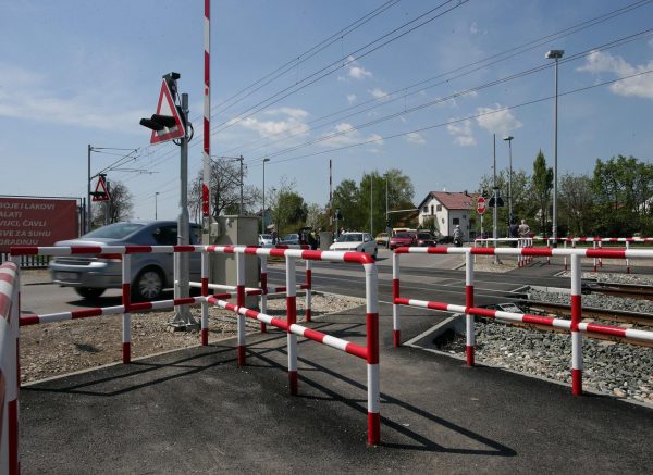Zagreb: Akcija H-a “Vlak je uvijek bri” na novom prunom prijelazu u Dubravi