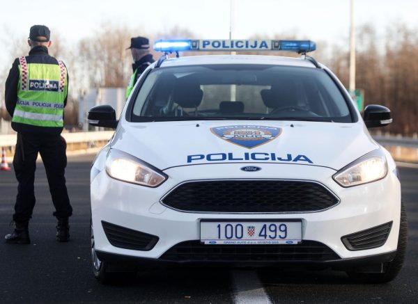 Policija na punktovima diljem Hrvatske provjerava propusnice