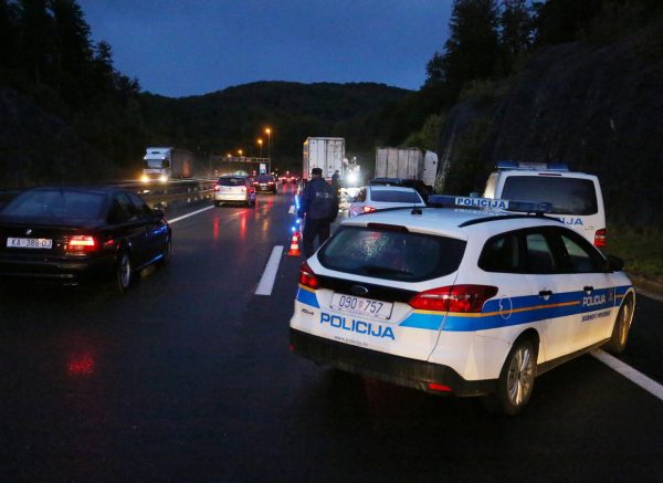 Dva teretna vozila sudarila se kod tunela Veliki Gložac