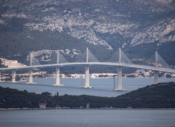 Pogled na Pelješki most
