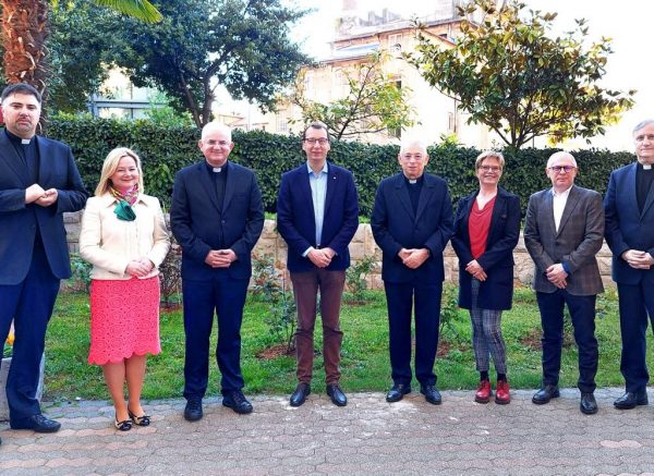 Tradicionalni-uskrsni-doručak-riječkih-nadbiskupa-i-gradonačelnika-2