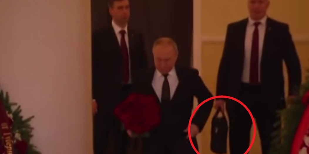 putin aktovka nuklearna putin aktovka nuklearna