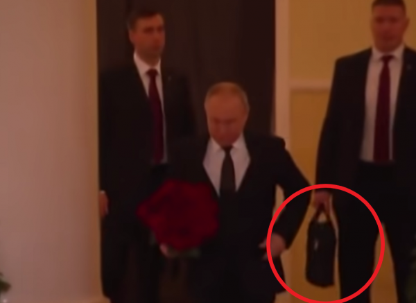 putin aktovka nuklearna
