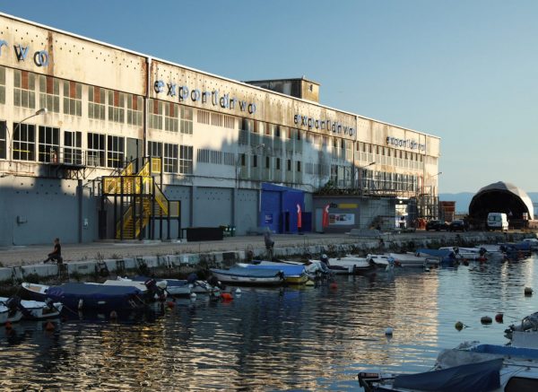 Exportdrvo zgrada