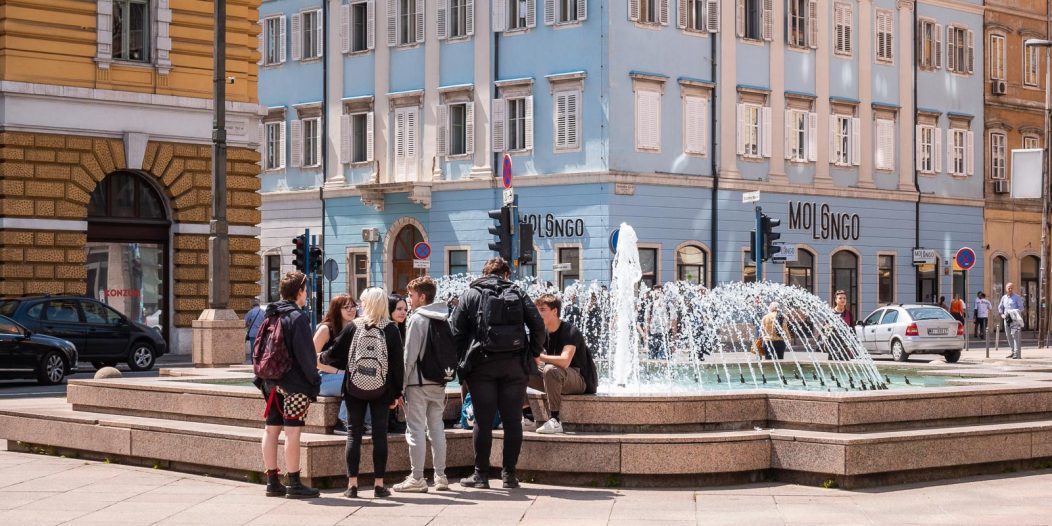 Jadranski trg Rijeka učenici-6 Jadranski trg Rijeka učenici-6