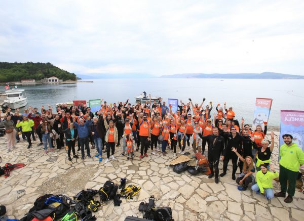 Korak blize prirodi_zaposlenici Studenca i ronioci okupljeni u organizaciji RC Mihuric