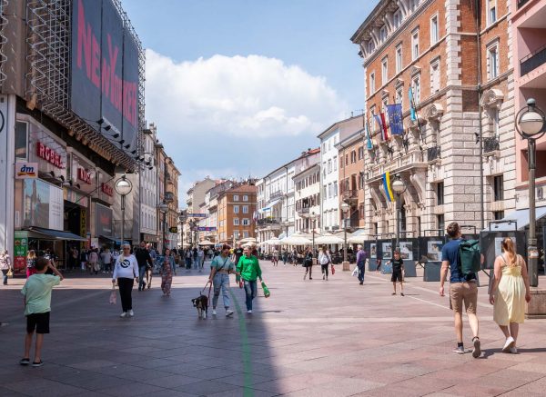 Korzo Rijeka šetači -8