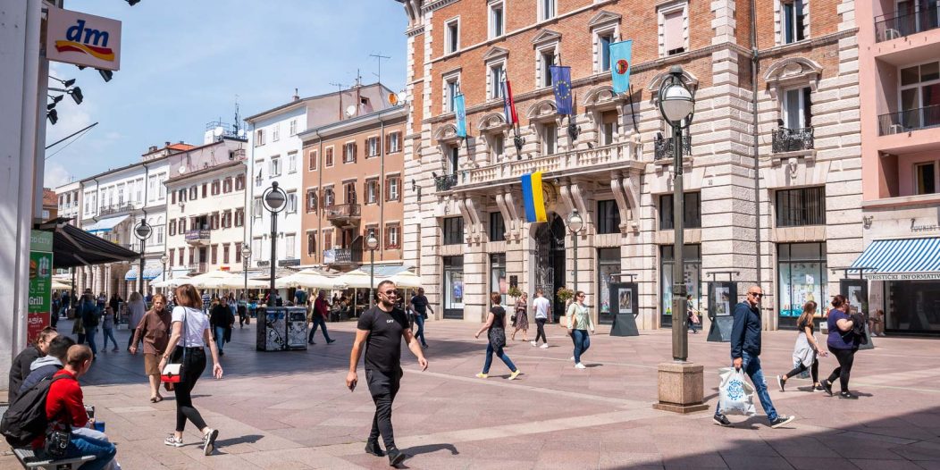 Korzo Rijeka šetači gradska ura-8 Korzo Rijeka šetači gradska ura-8