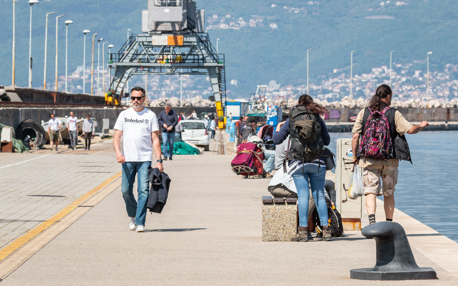 Molo longo šetači turisti-19
