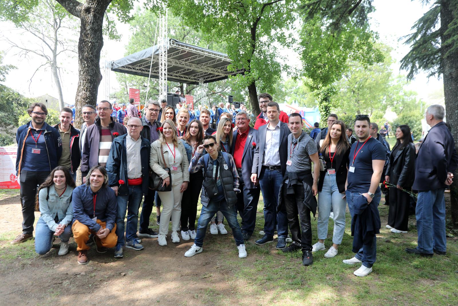 Tradicionalna proslava Praznika rada u organizaciji županijskog SDP-a ove godine održana je u Trsatu Tradicionalna proslava Praznika rada u organizaciji županijskog SDP-a ove godine održana je u Trsatu