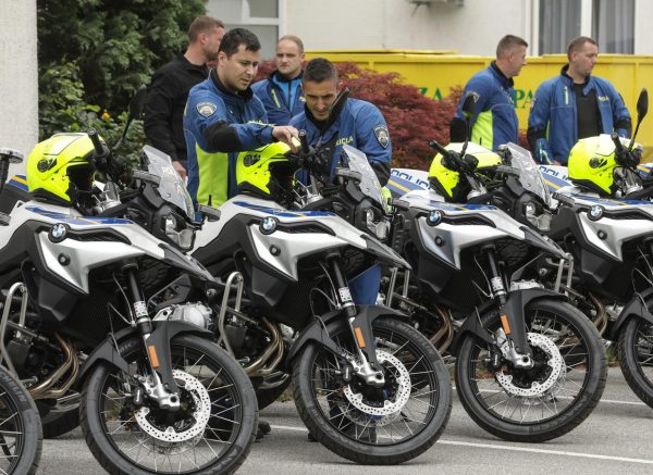 Zagreb: Davor Božinović nazočio programu primopredaje policijskih motocikala