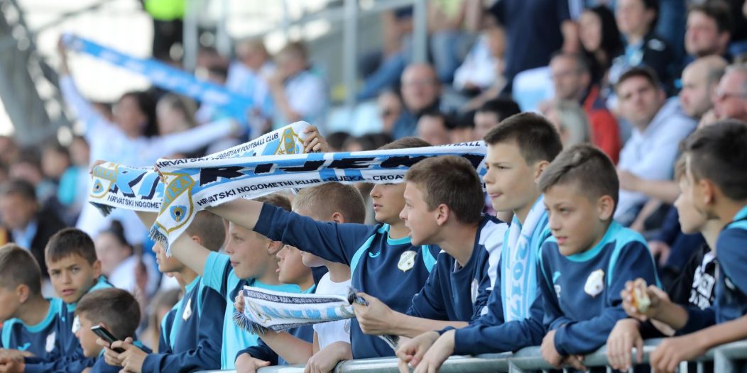 Rijeka: Navijači na tribinama prate susret 34. kola Prve HNL između Rijeke i Hajduka Rijeka: Navijači na tribinama prate susret 34. kola Prve HNL između Rijeke i Hajduka