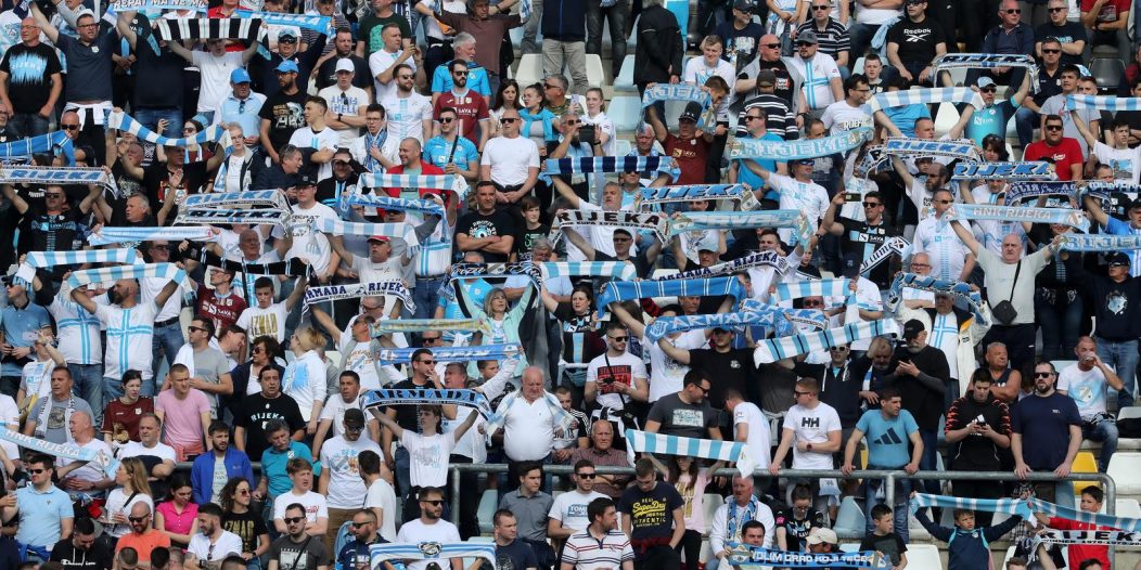Rijeka: Navijači na tribinama prate susret 34. kola Prve HNL između Rijeke i Hajduka Rijeka: Navijači na tribinama prate susret 34. kola Prve HNL između Rijeke i Hajduka