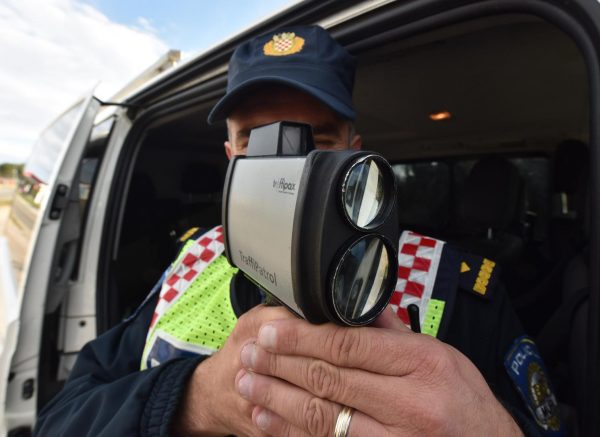 Vodice: Zbog u?estalih prometnih nesre?a policija kontrolira brzinu vozila
