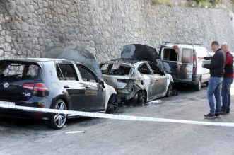 U Rijeci sinoć gorjelo šest automobila, očevid je u tijeku U Rijeci sinoć gorjelo šest automobila, očevid je u tijeku