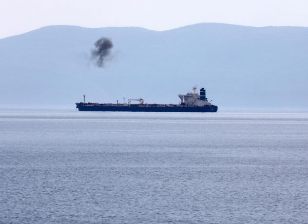 Tanker ARC 1 usidren između Cresa, Krka i Kostrene
