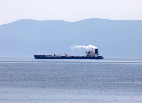 Tanker ARC 1 usidren između Cresa, Krka i Kostrene