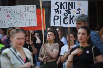 Rijeka: Prosvjed Dosta! Uništavanja javnog zdravstva i ugrožavanja zdravlja žena! Rijeka: Prosvjed Dosta! Uništavanja javnog zdravstva i ugrožavanja zdravlja žena!