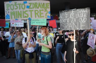 Rijeka: Prosvjed Dosta! Uništavanja javnog zdravstva i ugrožavanja zdravlja žena! Rijeka: Prosvjed Dosta! Uništavanja javnog zdravstva i ugrožavanja zdravlja žena!