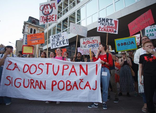 Rijeka: Prosvjed Dosta! Uništavanja javnog zdravstva i ugrožavanja zdravlja žena!