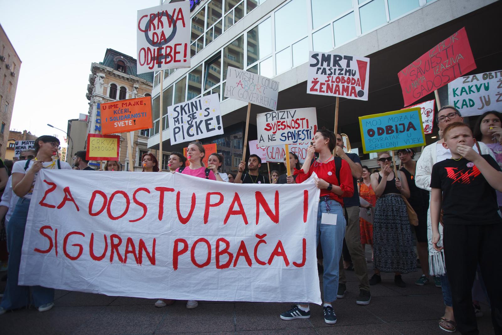 Rijeka: Prosvjed Dosta! Uništavanja javnog zdravstva i ugrožavanja zdravlja žena! Rijeka: Prosvjed Dosta! Uništavanja javnog zdravstva i ugrožavanja zdravlja žena!