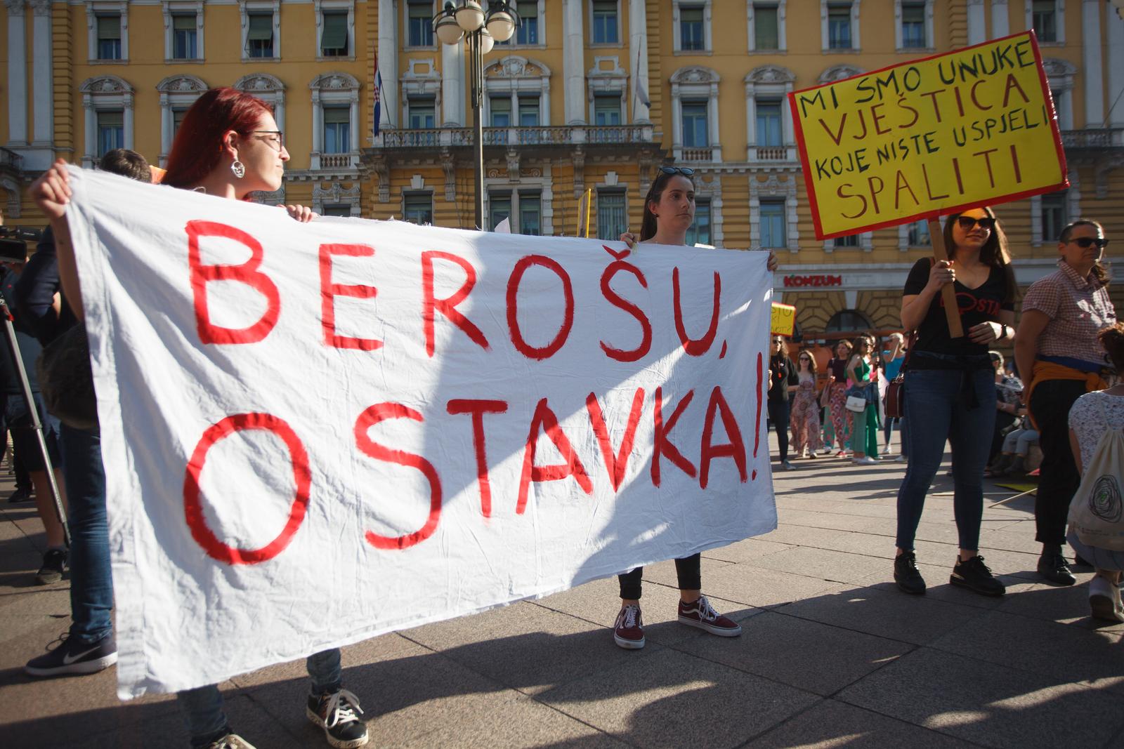 Rijeka: Prosvjed Dosta! Uništavanja javnog zdravstva i ugrožavanja zdravlja žena! Rijeka: Prosvjed Dosta! Uništavanja javnog zdravstva i ugrožavanja zdravlja žena!