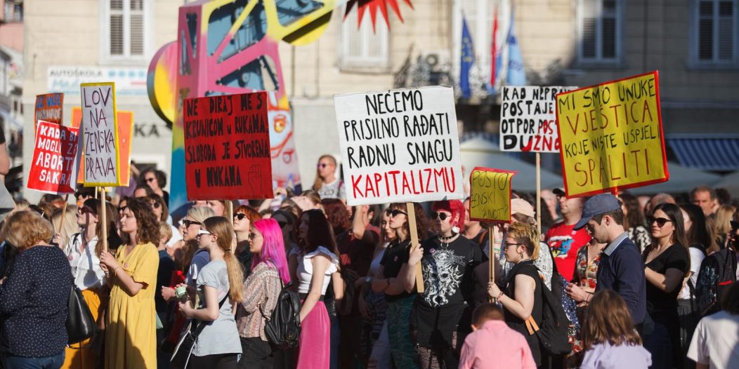 Rijeka: Prosvjed Dosta! Uništavanja javnog zdravstva i ugrožavanja zdravlja žena! Rijeka: Prosvjed Dosta! Uništavanja javnog zdravstva i ugrožavanja zdravlja žena!