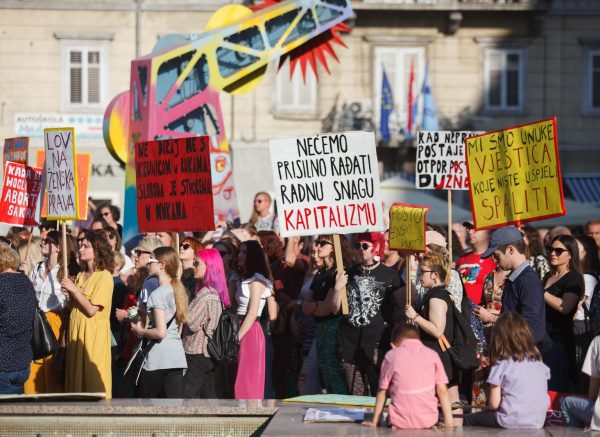 Rijeka: Prosvjed Dosta! Uništavanja javnog zdravstva i ugrožavanja zdravlja žena!