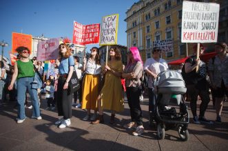 Rijeka: Prosvjed Dosta! Uništavanja javnog zdravstva i ugrožavanja zdravlja žena! Rijeka: Prosvjed Dosta! Uništavanja javnog zdravstva i ugrožavanja zdravlja žena!